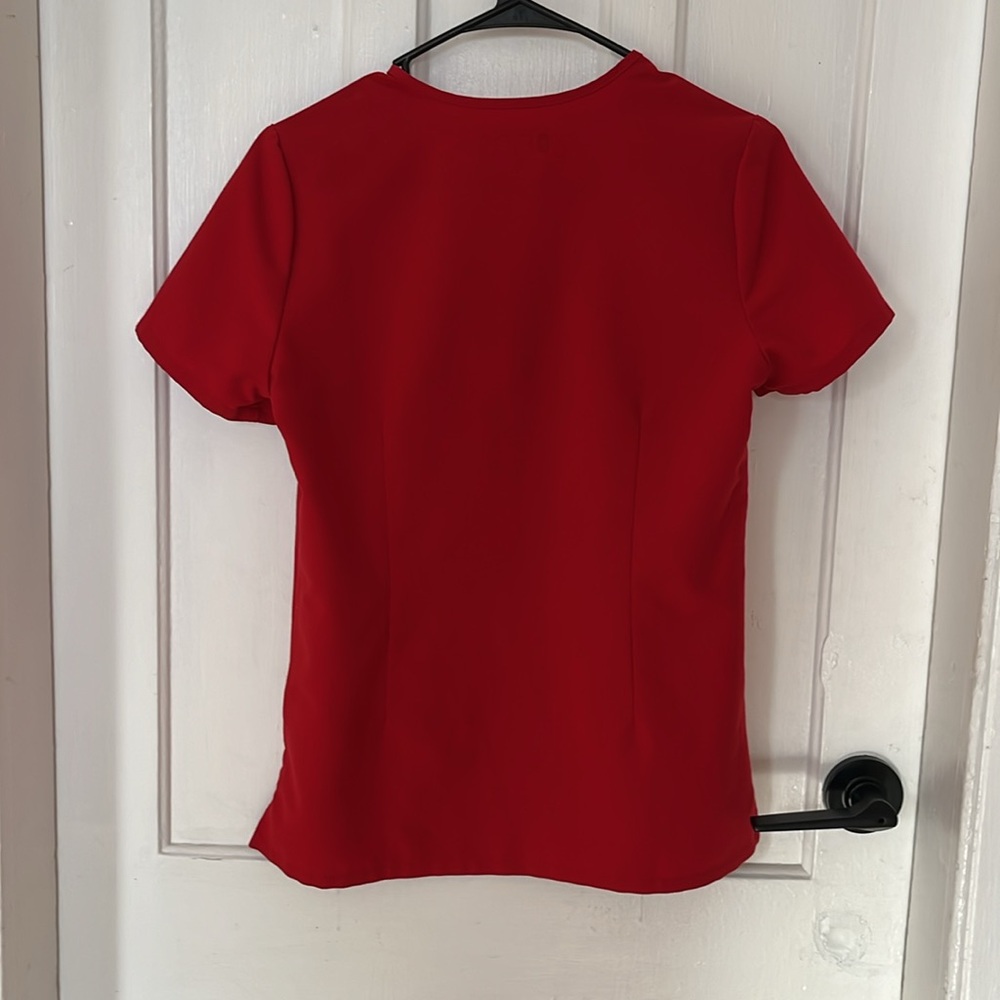 FIGS RED SCRUB TOP - Picture 2 of 2
